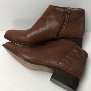 VINCE CAMUTO BROWN LEATHER ANKLE BOOT size 10